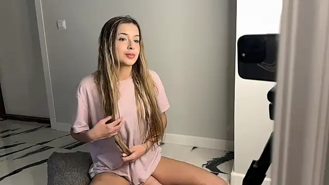 Snapshot of elisa_moon chatting on January 11, 1:37 am elisa moon online show from January 11, 1:37 am