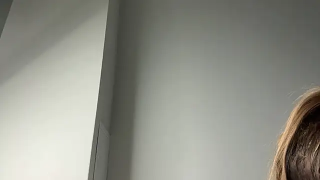 Snapshot of elisa_moon chatting on January 14, 1:36 am elisa moon online show from January 14, 1:36 am