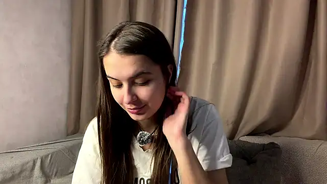 Snapshot of elisa_moon chatting on March 24, 2:55 pm elisa moon online show from March 24, 2:55 pm