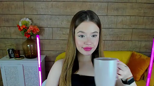 Snapshot of MilanaBalmain chatting on February 1, 7:47 am MilanaBalmain online show from February 1, 7:47 am