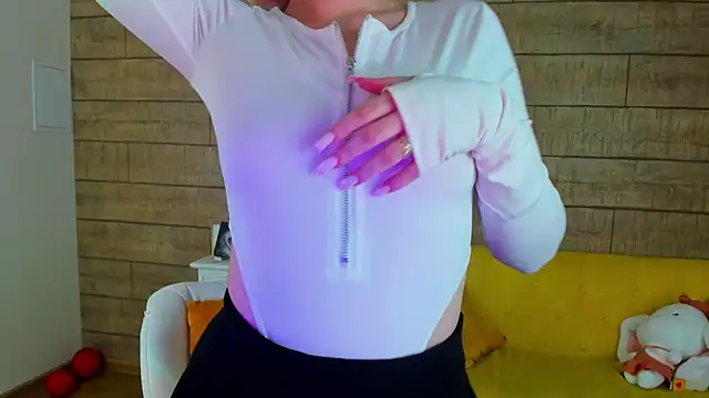 Snapshot of MilanaBalmain chatting on February 10, 2:37 pm MilanaBalmain online show from February 10, 2:37 pm