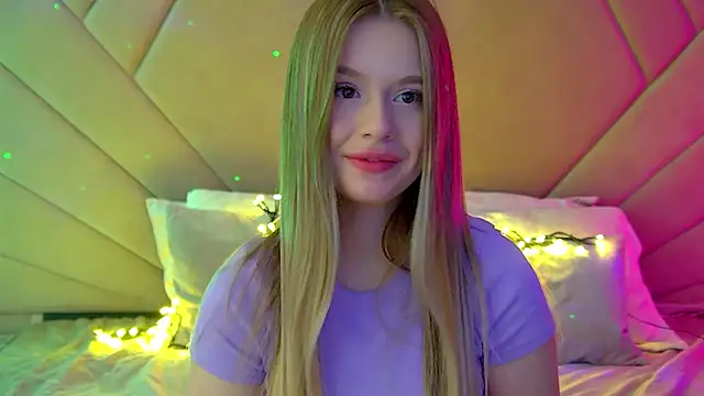 Snapshot of MilanaBalmain chatting on March 8, 8:33 am MilanaBalmain online show from March 8, 8:33 am