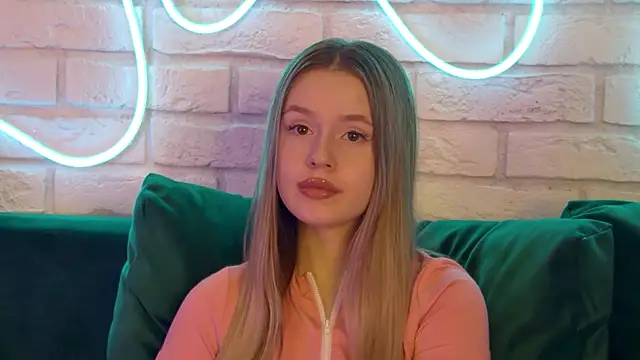 Snapshot of MilanaBalmain chatting on March 18, 2:26 pm MilanaBalmain online show from March 18, 2:26 pm