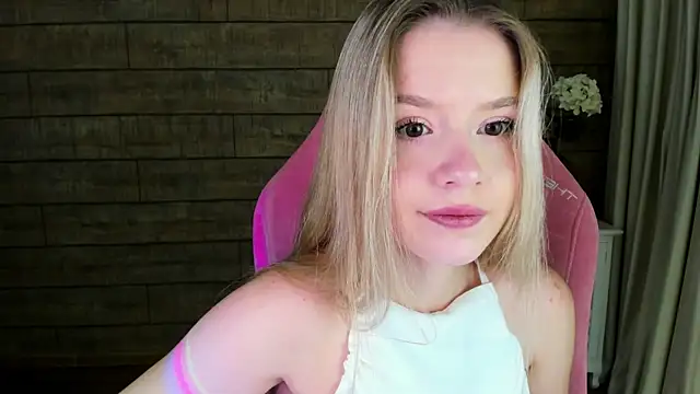 Snapshot of MilanaBalmain chatting on September 15, 4:12 am MilanaBalmain online show from September 15, 4:12 am