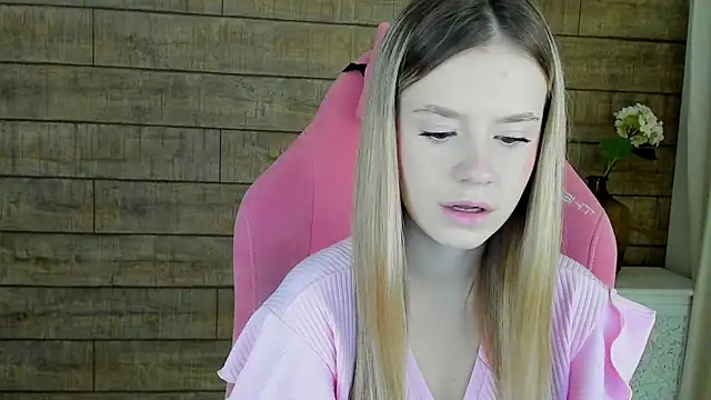 Snapshot of MilanaBalmain chatting on October 11, 4:12 am MilanaBalmain online show from October 11, 4:12 am