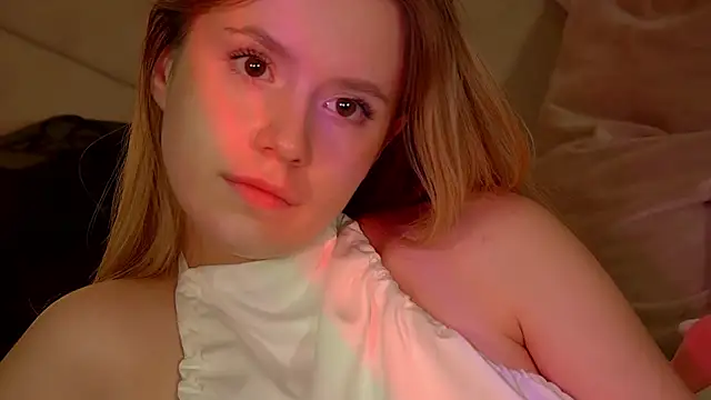 Snapshot of MilanaBalmain chatting on November 25, 4:40 pm MilanaBalmain online show from November 25, 4:40 pm