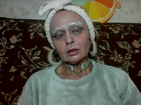 Snapshot of Gardener_of_Illusions chatting on May 17, 3:59 am Gardener of Illusions online show from May 17, 3:59 am