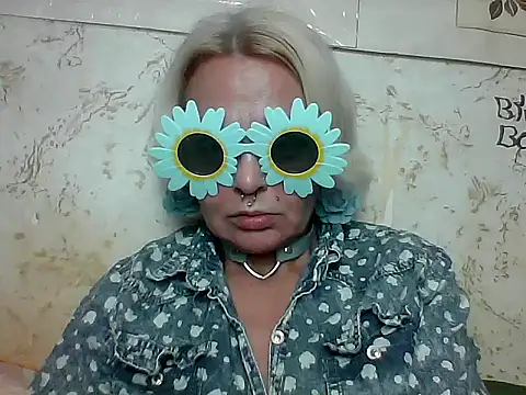 Snapshot of Gardener_of_Illusions chatting on May 30, 3:58 am Gardener of Illusions online show from May 30, 3:58 am
