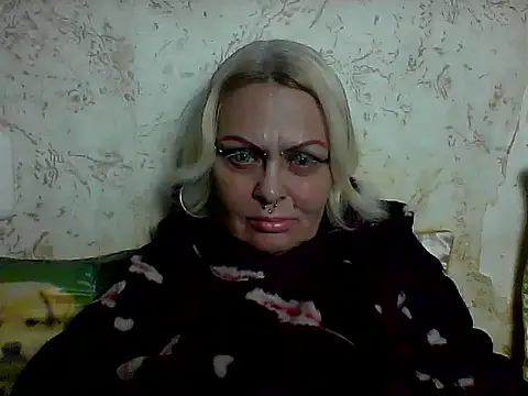Snapshot of Gardener_of_Illusions chatting on June 10, 1:50 am Gardener of Illusions online show from June 10, 1:50 am