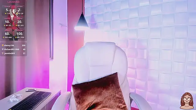 keendaall online show from February 20, 4:25 pm