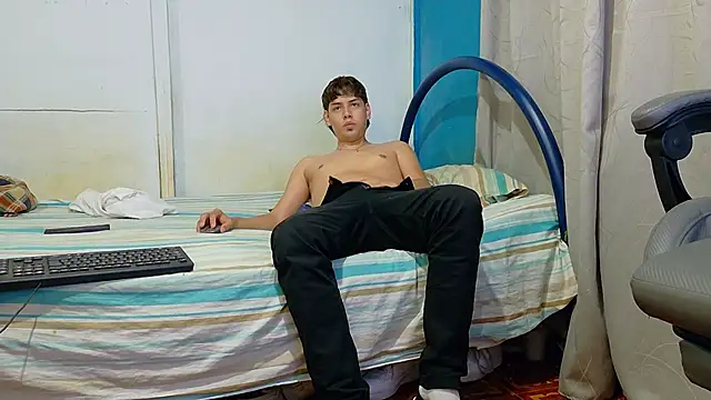 zackmontieel online show from November 29, 10:18 am