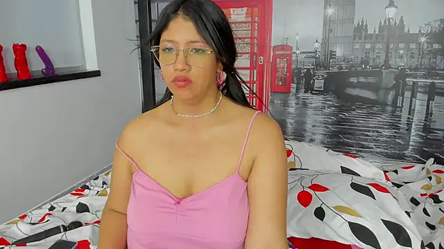 Snapshot of estrella_bigboobs14 chatting on March 3, 6:22 pm estrella bigboobs14 online show from March 3, 6:22 pm