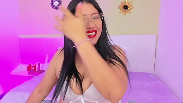 Snapshot of estrella_bigboobs14 chatting on October 1, 6:25 pm estrella bigboobs14 online show from October 1, 6:25 pm