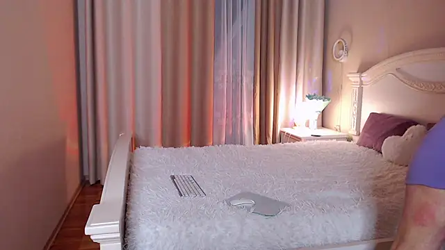 Avylew online show from December 17, 10:05 pm