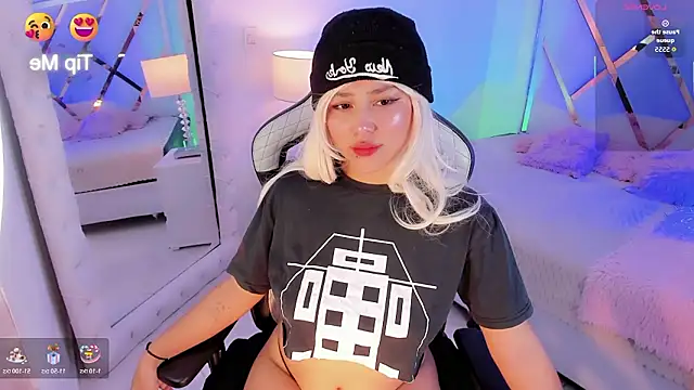 sexyy kitty18 online show from February 2, 4:11 am