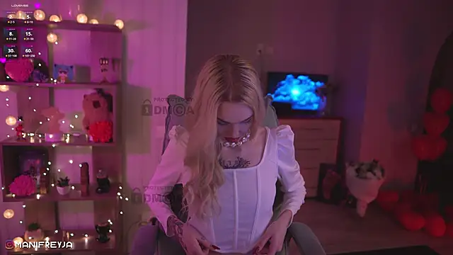 Snapshot of ManiFreyja chatting on March 6, 6:59 pm ManiFreyja online show from March 6, 6:59 pm