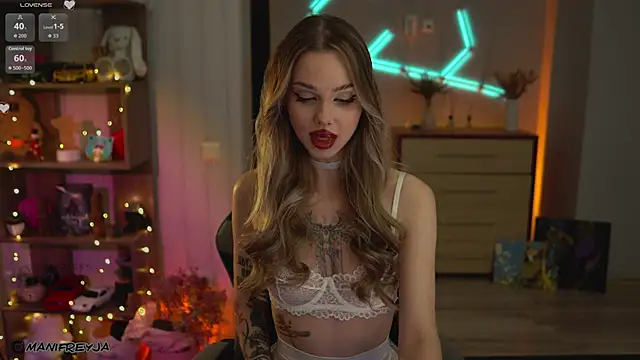 Snapshot of ManiFreyja chatting on December 1, 6:24 pm ManiFreyja online show from December 1, 6:24 pm