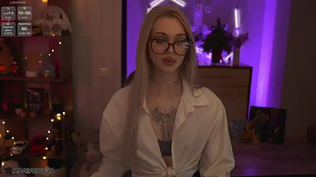 Snapshot of ManiFreyja chatting on February 3, 11:32 pm ManiFreyja online show from February 3, 11:32 pm