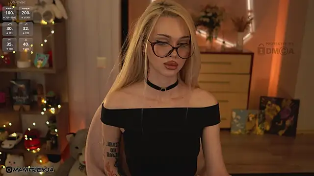Snapshot of ManiFreyja chatting on April 12, 6:57 pm ManiFreyja online show from April 12, 6:57 pm