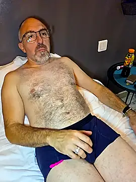 Snapshot of Crosss-23cm chatting on October 12, 6:40 pm Crosss-23cm online show from October 12, 6:40 pm