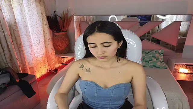 Snapshot of Mia_Fischer chatting on December 3, 7:45 pm Mia Fischer online show from December 3, 7:45 pm