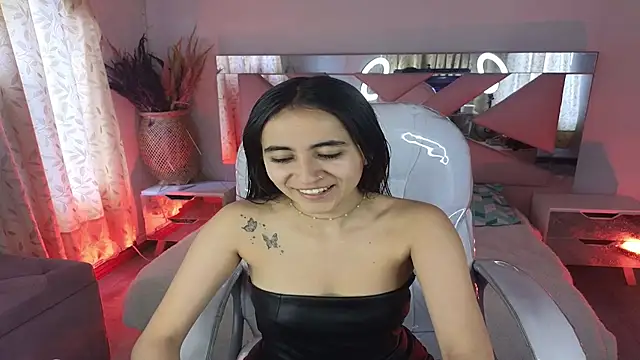 Snapshot of Mia_Fischer chatting on December 14, 4:56 pm Mia Fischer online show from December 14, 4:56 pm