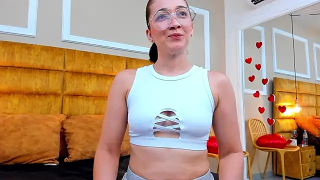 Snapshot of adarussell chatting on February 24, 4:15 pm adarussell online show from February 24, 4:15 pm