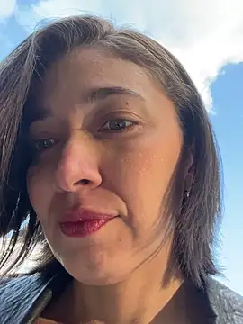 Snapshot of adarussell chatting on September 27, 4:56 pm adarussell online show from September 27, 4:56 pm