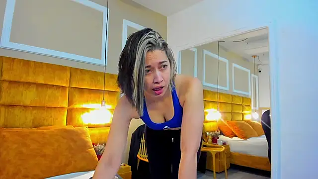 Snapshot of adarussell chatting on December 15, 2:10 pm adarussell online show from December 15, 2:10 pm