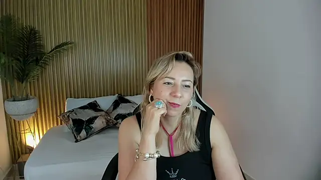 Snapshot of andre_soto_ chatting on January 6, 12:35 pm andre soto online show from January 6, 12:35 pm