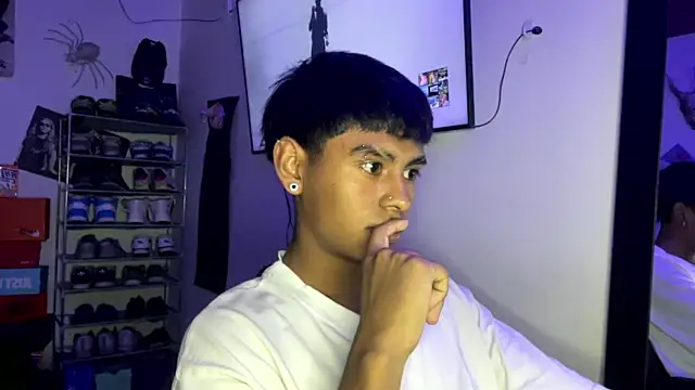 Snapshot of _Billowy_ chatting on November 8, 10:41 pm Billowy online show from November 8, 10:41 pm