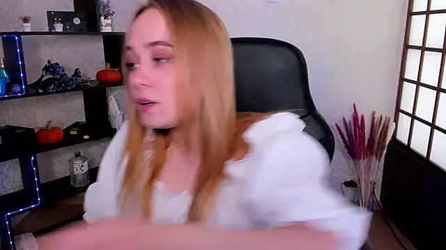 LianaBright online show from December 4, 3:15 am