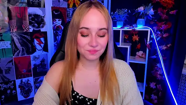 LianaBright online show from December 6, 2:02 am