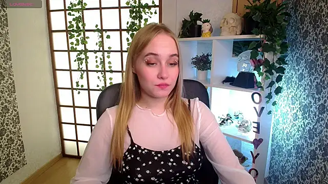 LianaBright online show from December 11, 5:32 am