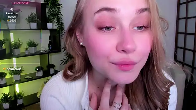 LianaBright online show from March 5, 1:56 am