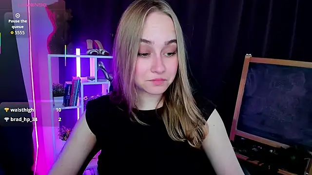 Snapshot of LianaBright chatting on June 18, 2:12 am LianaBright online show from June 18, 2:12 am