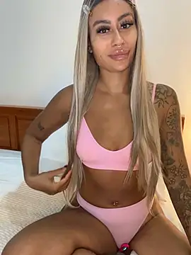 Snapshot of CoCo-Queen chatting on February 21, 3:29 am CoCo-Queen online show from February 21, 3:29 am