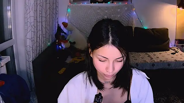 Snapshot of valorant_girl chatting on January 9, 5:43 pm valorant girl online show from January 9, 5:43 pm