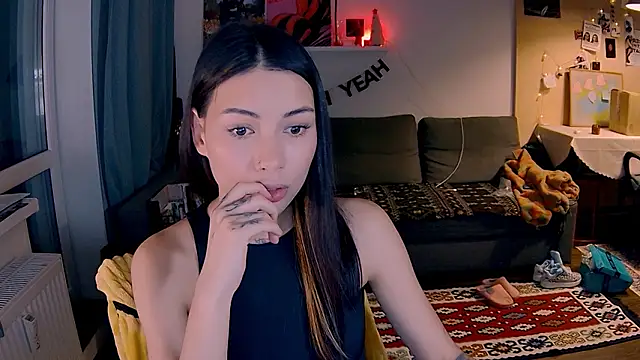 Snapshot of valorant_girl chatting on January 17, 4:43 pm valorant girl online show from January 17, 4:43 pm