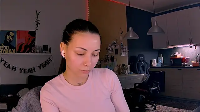 Snapshot of valorant_girl chatting on February 12, 2:56 pm valorant girl online show from February 12, 2:56 pm
