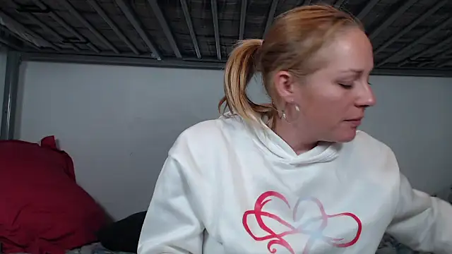 Doucelouve9 online show from February 2, 5:11 pm