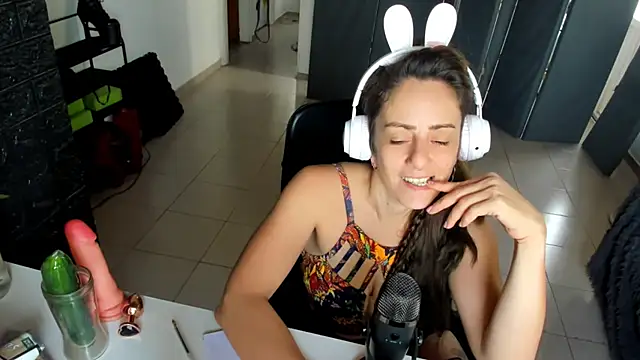 Snapshot of jessiburningheels chatting on February 28, 1:03 pm jessiburningheels online show from February 28, 1:03 pm