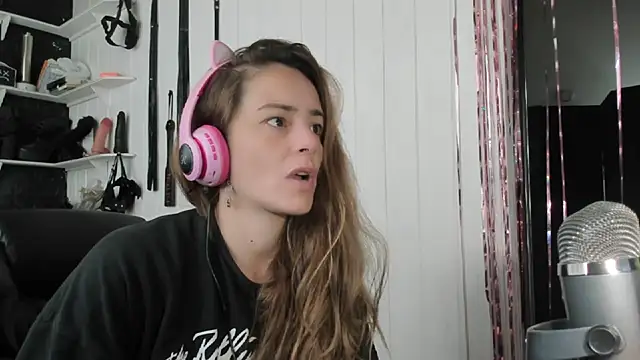 Snapshot of jessiburningheels chatting on November 7, 12:27 pm jessiburningheels online show from November 7, 12:27 pm