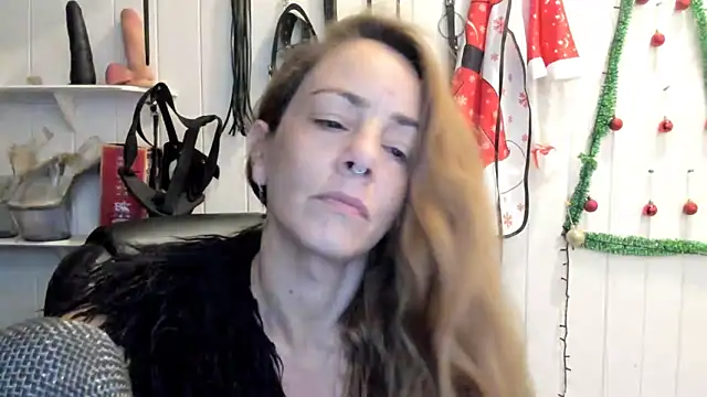 Snapshot of jessiburningheels chatting on December 20, 9:27 am jessiburningheels online show from December 20, 9:27 am