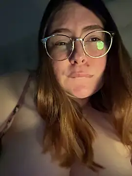 Snapshot of yourcutesarah chatting on May 1, 6:07 am yourcutesarah online show from May 1, 6:07 am