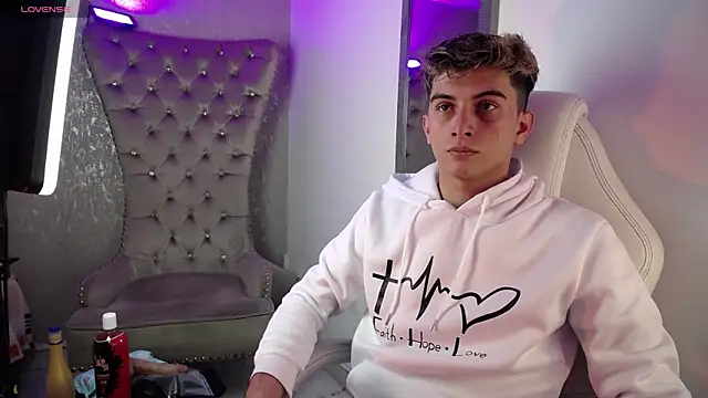 Snapshot of MrWilliseo chatting on September 12, 7:58 pm MrWilliseo online show from September 12, 7:58 pm