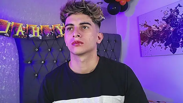 Snapshot of MrWilliseo chatting on October 14, 7:58 pm MrWilliseo online show from October 14, 7:58 pm