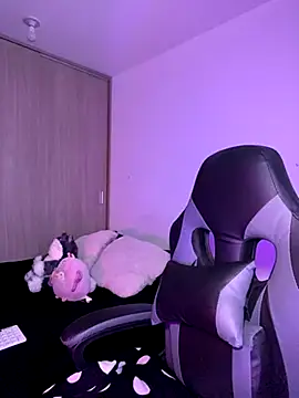 Crystal Dluna online show from November 12, 4:18 pm