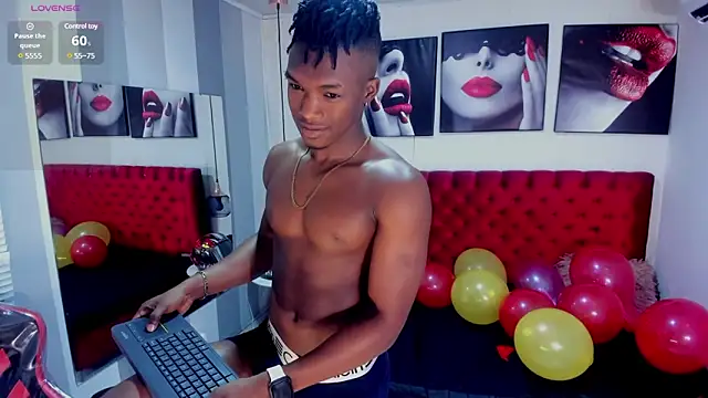 Snapshot of KENDER21_ chatting on January 7, 3:44 pm KENDER21 online show from January 7, 3:44 pm