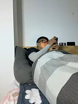 Snapshot of lixiaoshuai8 chatting on March 9, 2:21 pm lixiaoshuai8 online show from March 9, 2:21 pm